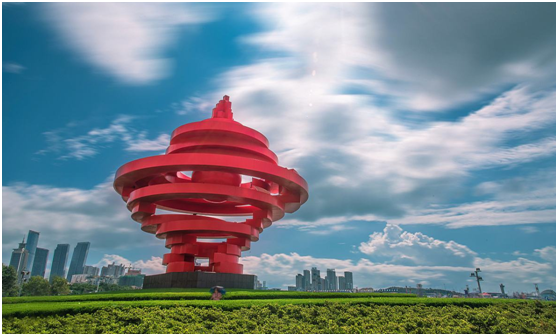 Qingdao landmark——Wind in May Qingdao Port, the sixth-largest port in the world(图2)