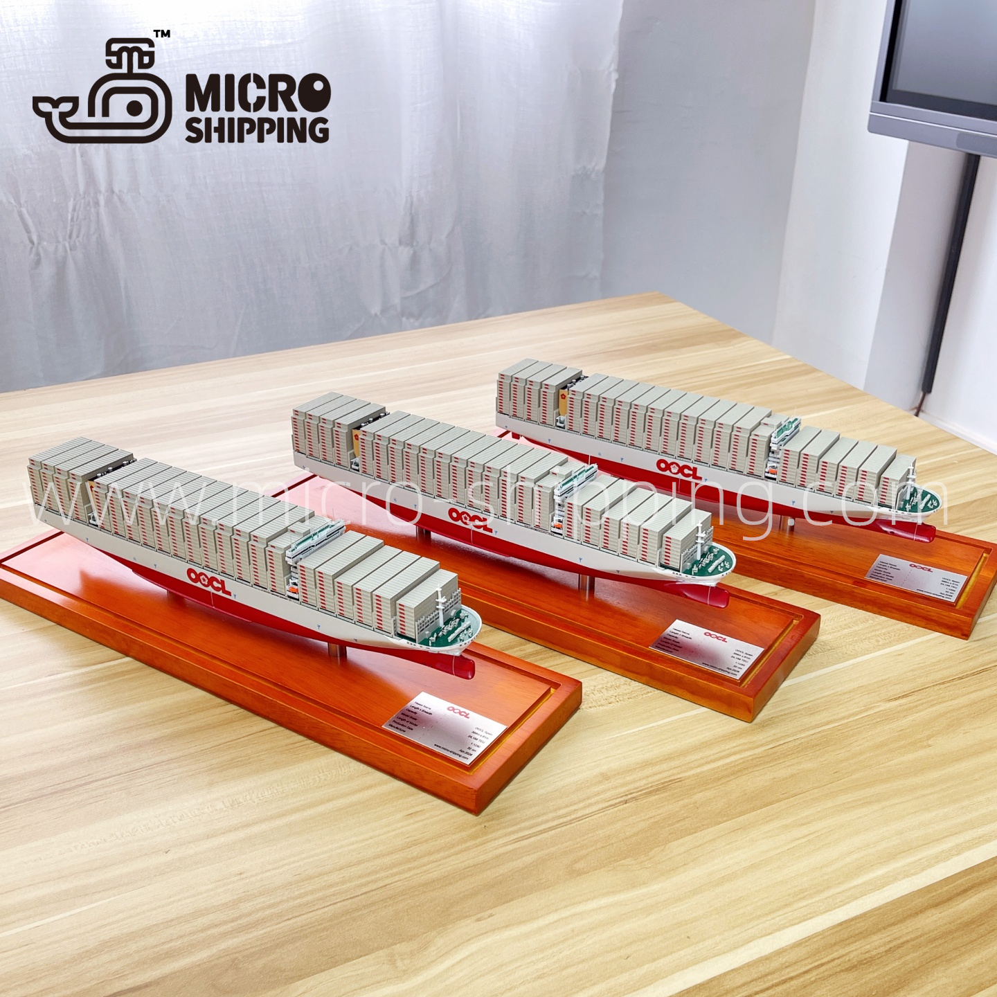 32cm OOCL Alloy Container Ship Cargo Ship Model(图2)