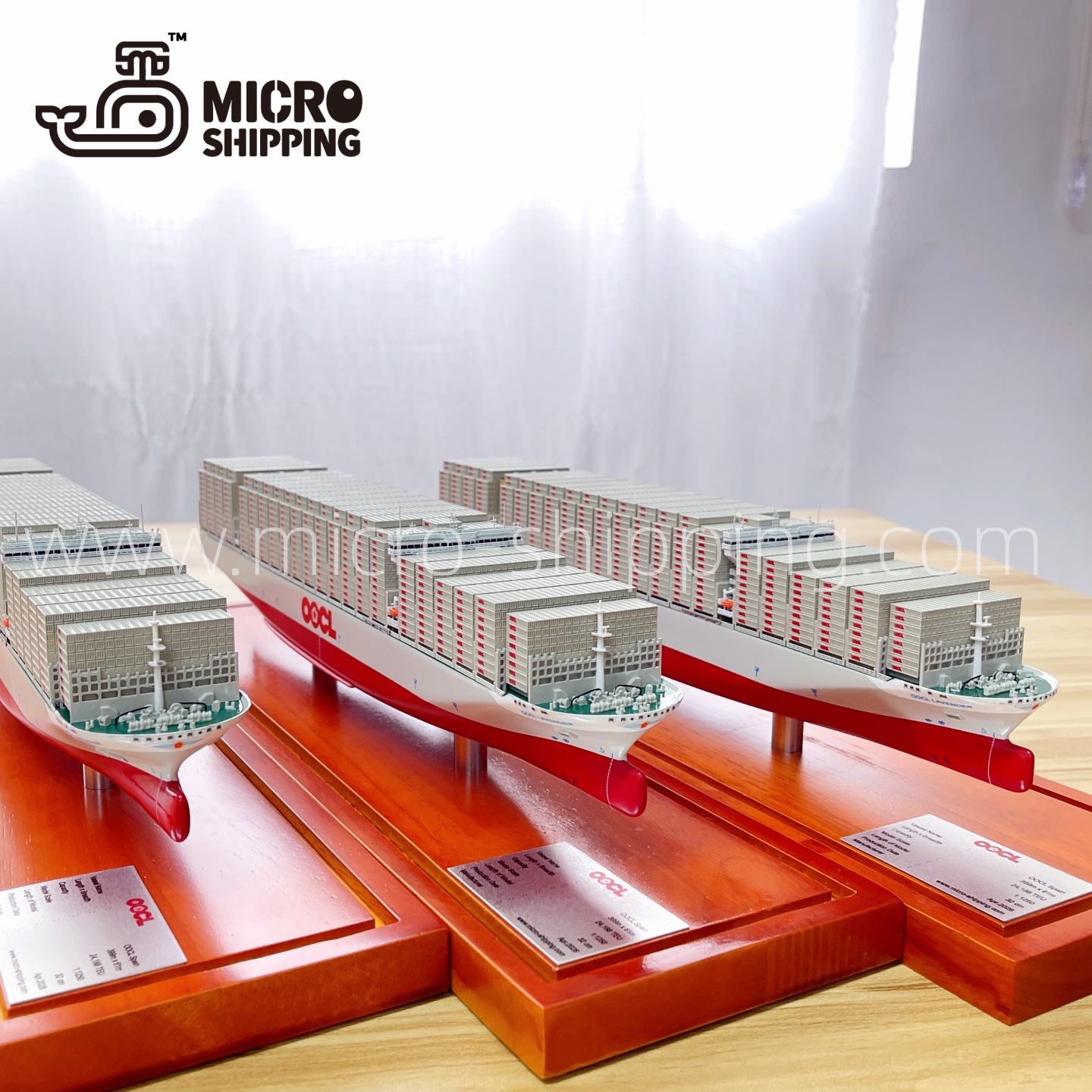 32cm OOCL Alloy Container Ship Cargo Ship Model(图3)